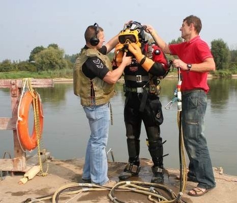 Podczas szkolenia nurkowie dokonają podwodnego przeglądu konstrukcji ujęcia wody (fot. arch. KGHM)