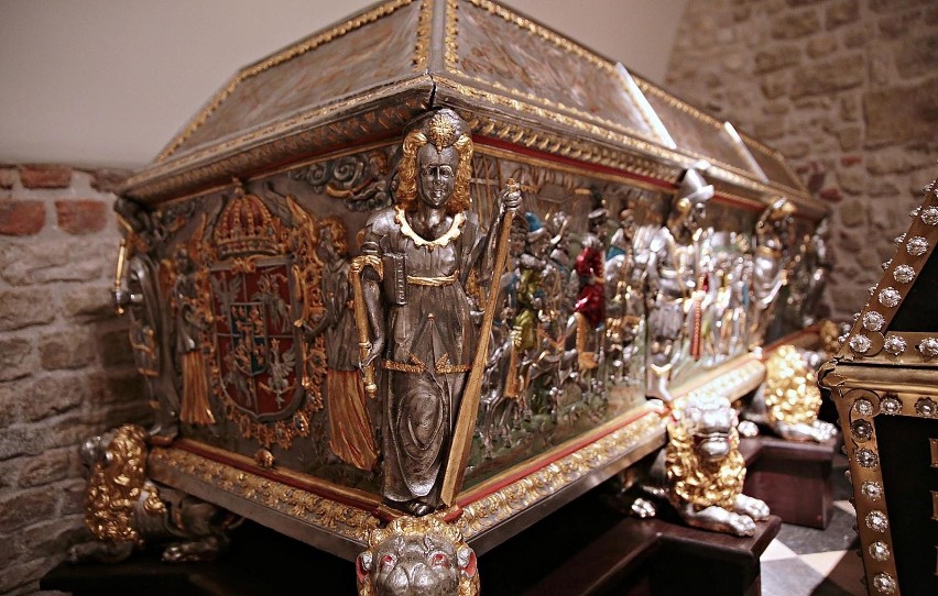 Blask odzyskały XVII-wieczne sarkofagi z krypty Wazów na...