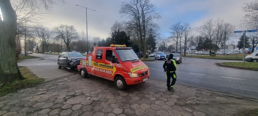 W sobotę około południa do zderzenia dwóch samochodów...