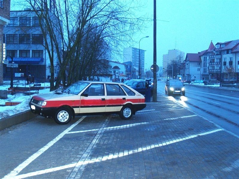 Zdjęcie dnia. W Ostrołęce pojawił się nowy mistrz parkowania