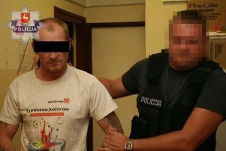 Przygotował skrytkę w suficie na wypadek wizyty policjantów