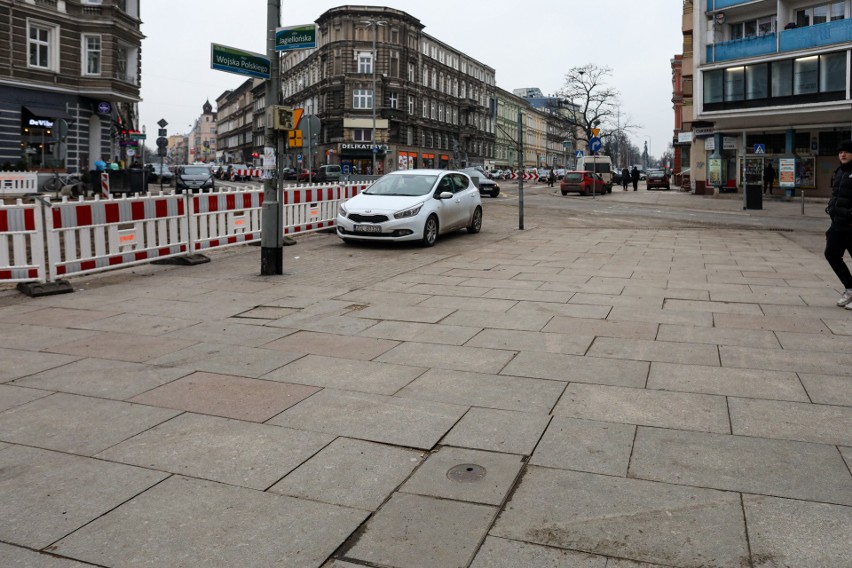 Wyremontowane chodniki przy ulicy Jagiellońskiej w Szczecinie zniszczone przez remont al. Wojska Polskiego? [ZDJĘCIA]