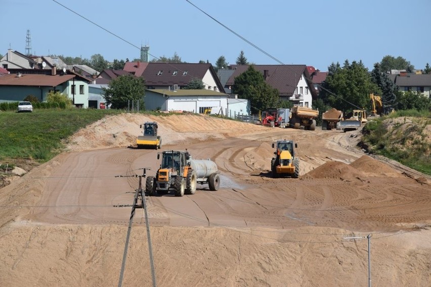 – Prace przy budowie tej drogi są raz, że ciekawe, a dwa...