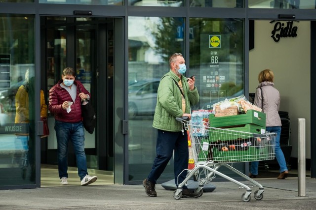 Co więcej, Paczkomaty® InPost znajdują się już przy ponad 700 obiektach Lidl w całej Polsce, co oznacza, że możemy z nich skorzystać przy okazji zakupów.