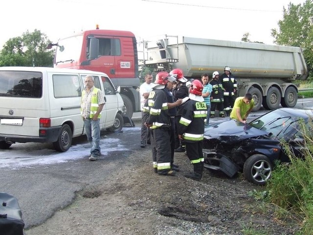 A aut uczestniczących w wypadku najbardziej ucierpiał volkswagen golf