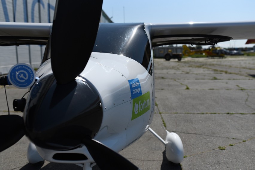 Pierwszy seryjnie produkowany samolot elektryczny wylądował w Gliwicach ZDJĘCIA