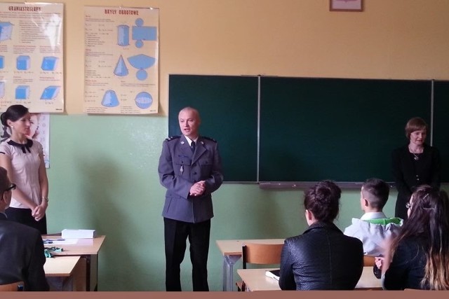 W inauguracji roku szkolnego klasy policyjnej uczestniczył m.in. naczelnik wydziału prewencji Komendy Powiatowej Policji w Nysie podinspektor Zbigniew Hazik.