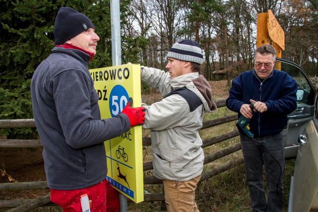 Pod koniec listopada 2015 roku na terenie wsi Nekielka pojawiły się nietypowe znaki informacyjne