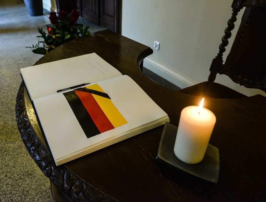 Księga kondolencyjna poświęcona ofiarom zamachu w Berlinie