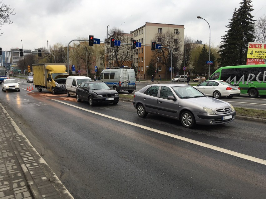 Cztery samochody zderzyły się na ul. Marszałkowskiej w...