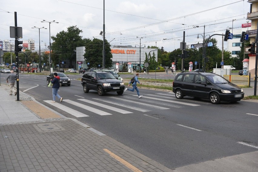 Na tym przejściu przy ulicy Odrodzenia w Toruniu doszło do...