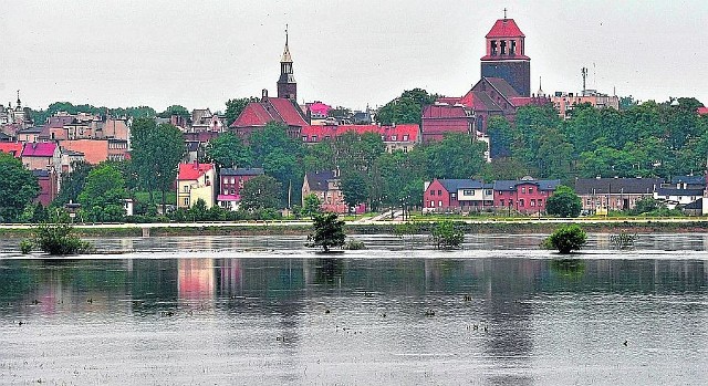 Dolna Wisła jest zagrożeniem powodziowym. Sytuację znacznie poprawiłoby umiejscowienie na  niej przynajmniej kilku kaskad. Jednak to nie wystarczy, by Wisłę ożywić