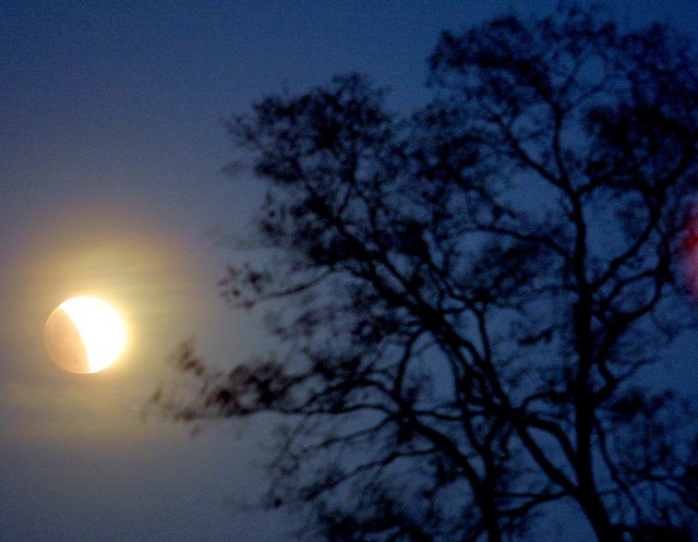 Zaćmienie księżyca nad Toruniem w 2004 roku