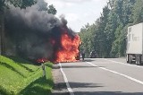 DK19. Płonąca ciężarówka na trasie Sokółka-Kuźnica. Artykuły spożywcze spłonęły w pożarze