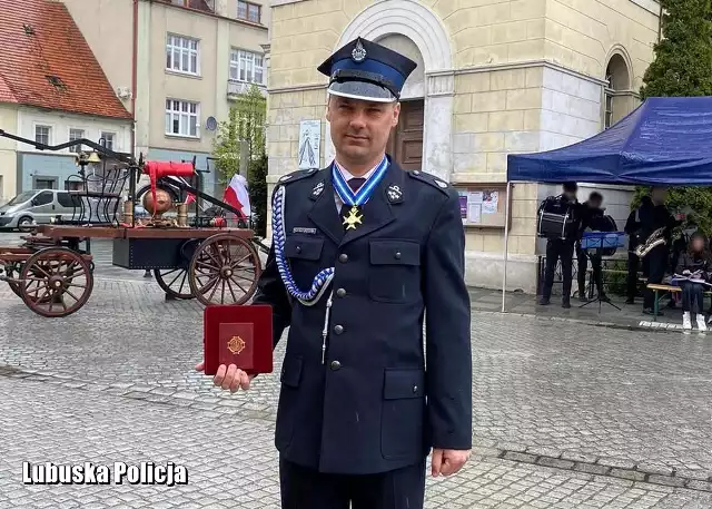 Wschowski policjant wyróżniony został Krzyżem Rycerskim Świętego Floriana.