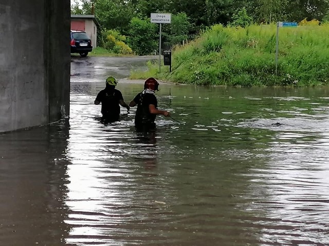 W Zabierzowie został zalany wiadukt i podtopione domy