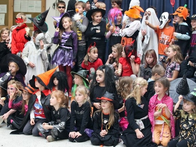 Wczoraj po korytarzach Szkoły Podstawowej nr 8 biegały małe wróżki i czarownice. Dzisiaj większość z nich przyjdzie na urodziny do Galerii Słupsk, gdzie czekać będą atrakcyjne nagrody.