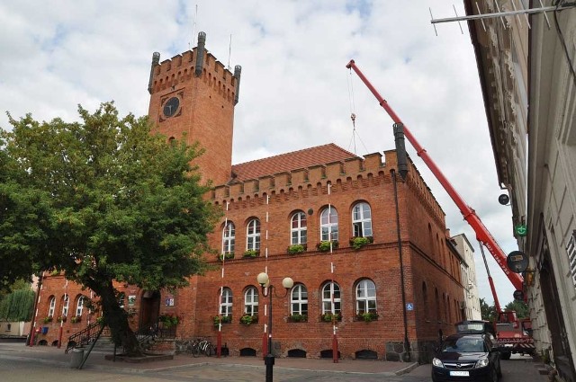 Dziś w ratuszu w Szczecinku pojawili się policjanci.