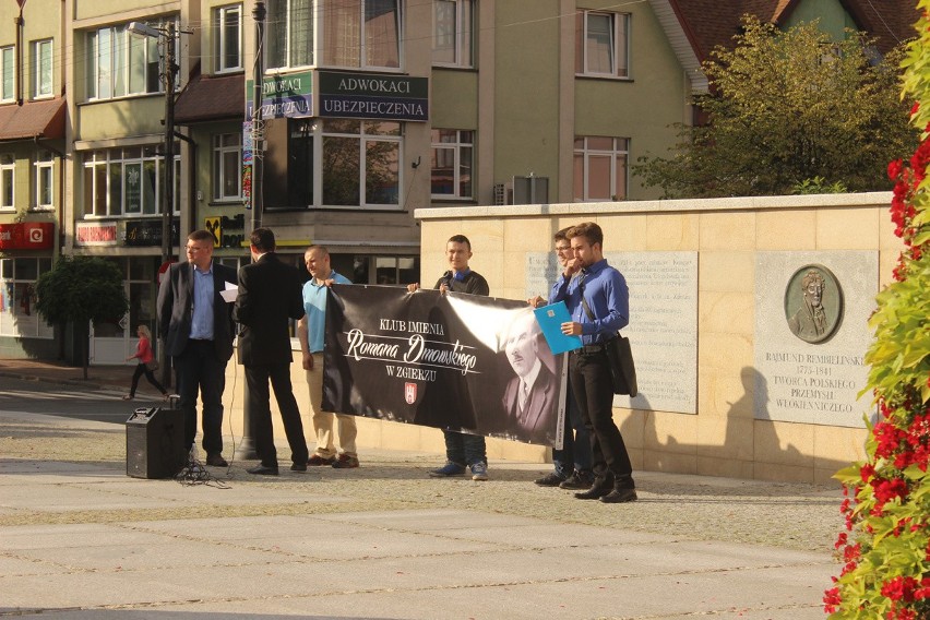 Pikieta przeciw imigrantom w Zgierzu. Nie chcą uchodźców w Polsce [ZDJĘCIA]