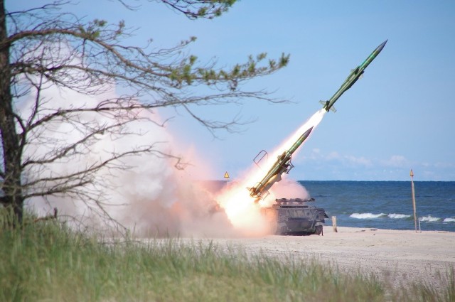 Strzelania rakietowo-bojowe i artyleryjskie przeciwlotników w Ustce.