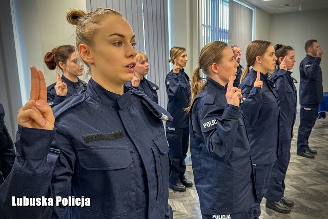 Ślubowanie nowych policjantów w Komendzie Wojewódzkiej Policji w Gorzowie Wielkopolskim.