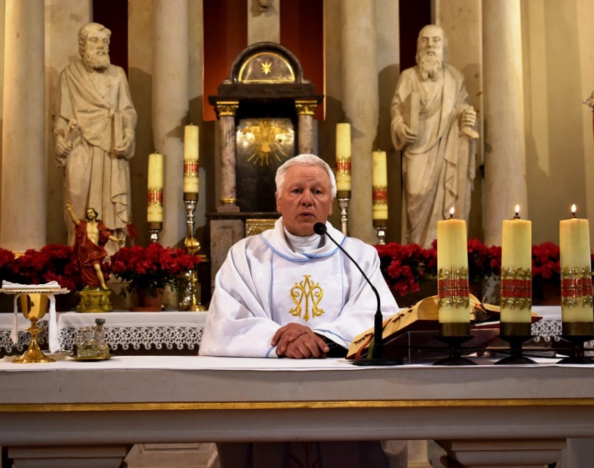 Mszę świętą w Wiśniowej odprawił proboszcz parafii ksiądz...