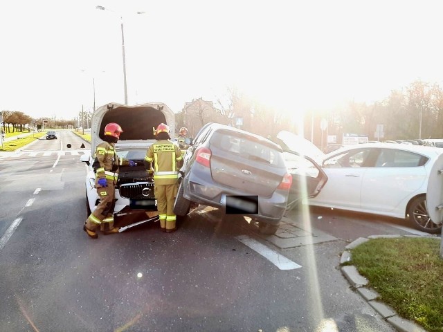 Wypadek na Al. Jana Pawła II wyglądał bardzo spektakularnie. 