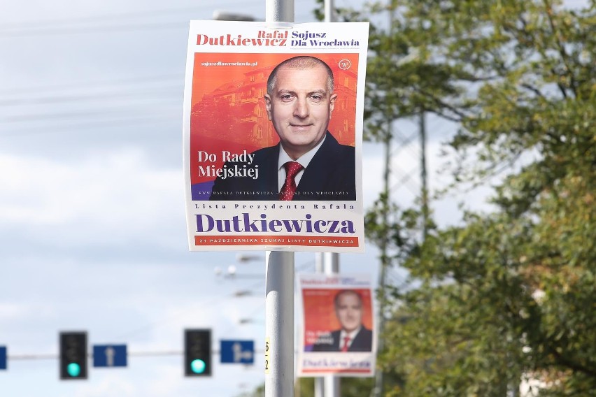 Dutkiewicz nie kandyduje, ale jest twarzą plakatów. "Jest naszym mentorem"