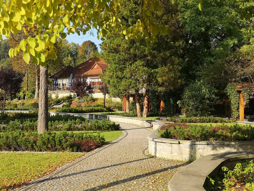 Piwniczna-Zdrój. Park zdrojowy zachęca do jesiennych spacerów [ZDJĘCA]