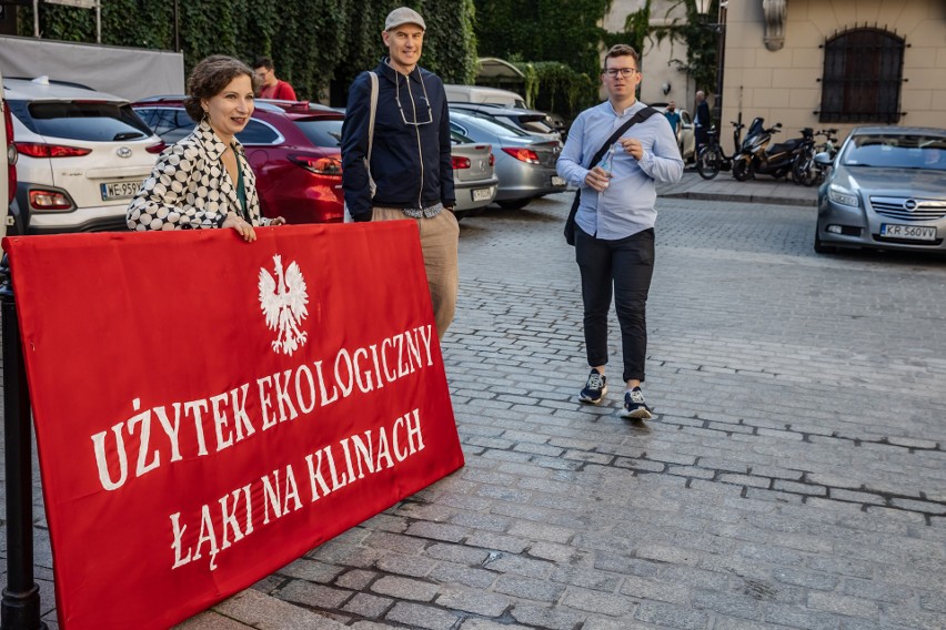 Kraków. Mieszkańcy za użytkiem ekologicznym na Klinach. Pikieta pod urzędem miasta