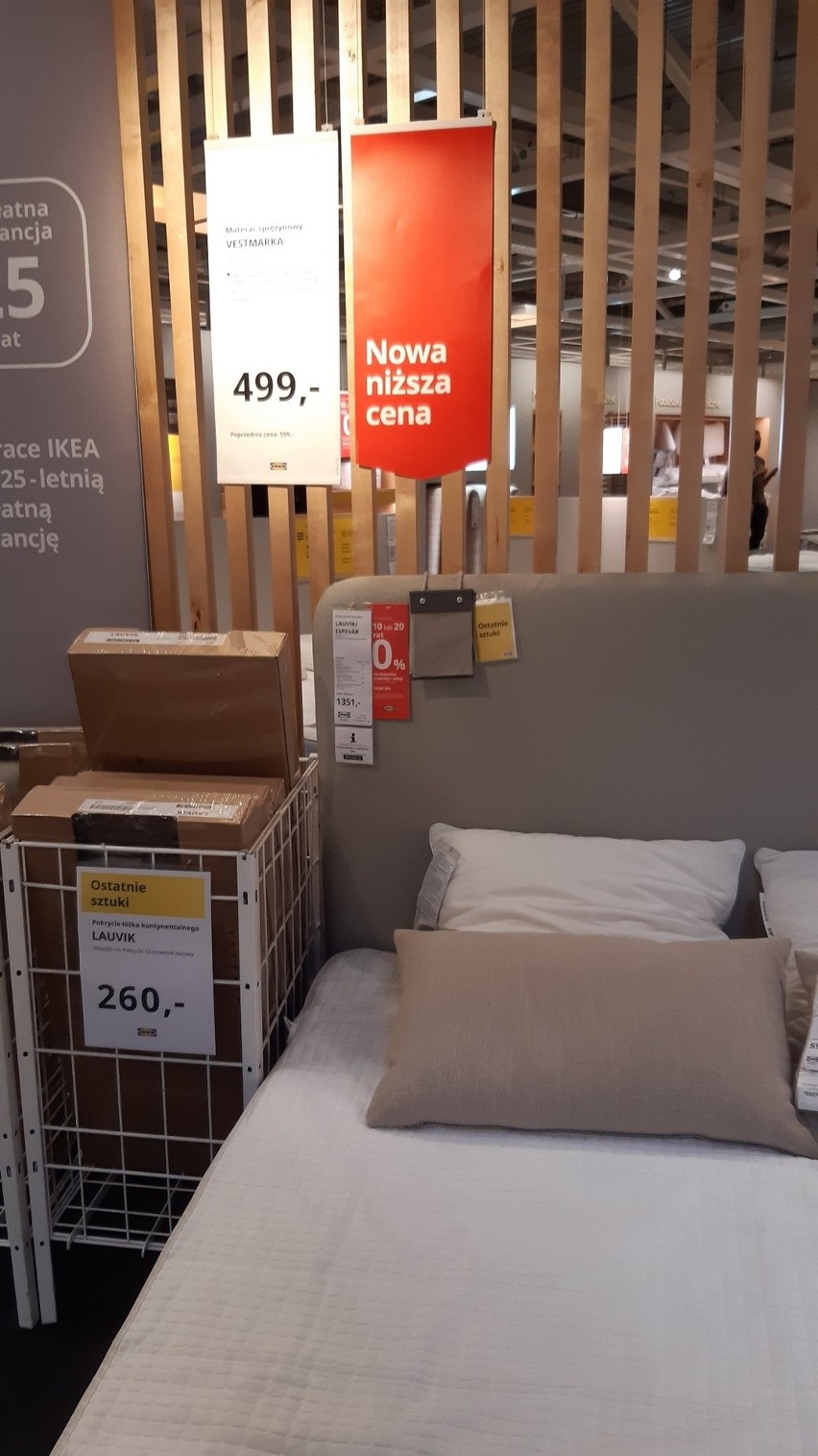 W IKEA w Katowicach rozpoczęły się promocje i wyprzedaże....