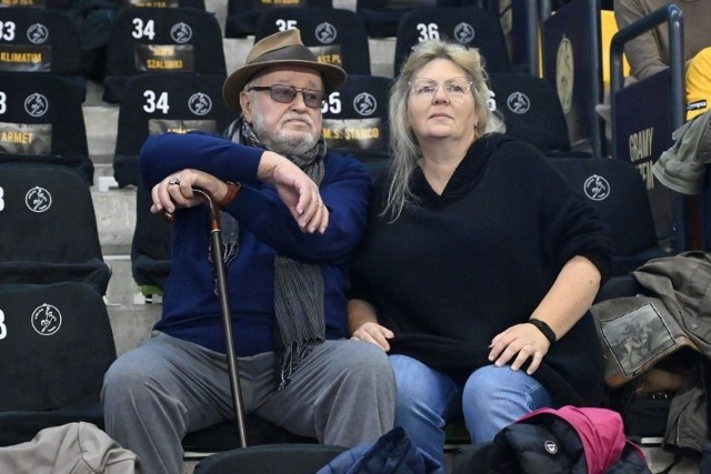 Anna i Jan Nowicka na trybunach Hali Legionów w Kielcach. Więcej z ich życia w Kielcach na kolejnych zdjęciach