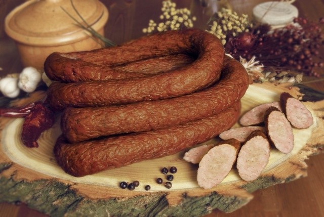 Kiełbasa wiejska pieczona z Górna znajduje się na ministerialnej liście produktów tradycyjnych. Fot. ZM Smak Górno