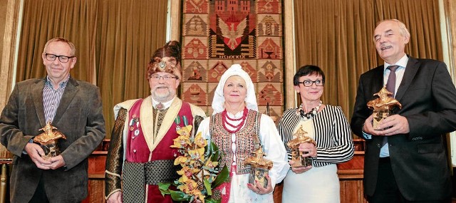 Mecenasi Krakowa (od lewej): Marek Golemo, Danuta i Zbigniew Kwaterowie, Renata Żurek z AMS i Leszek Ziobro z EDF Polska