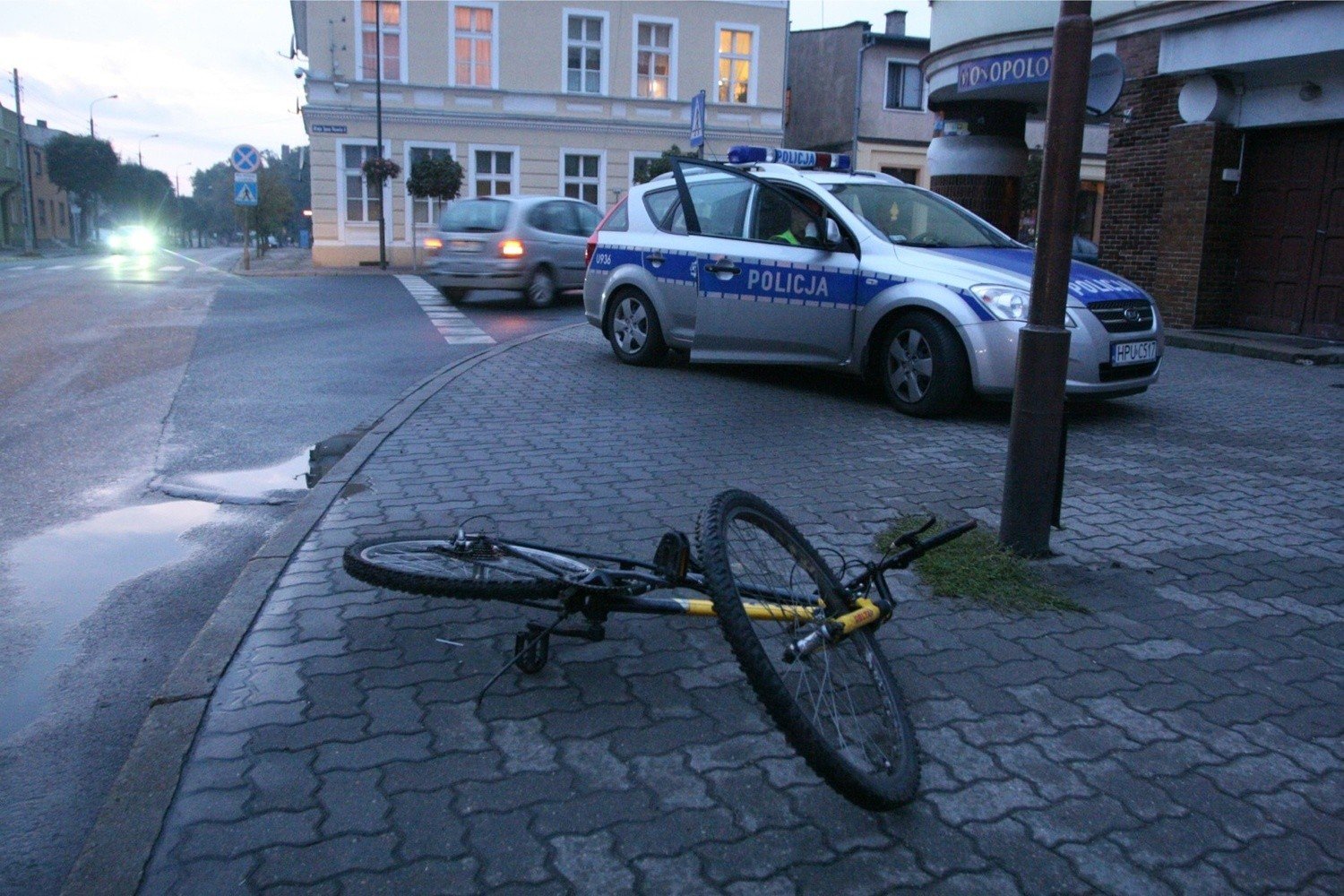 Wrocław 14latka na rowerze potrącona przez samochód