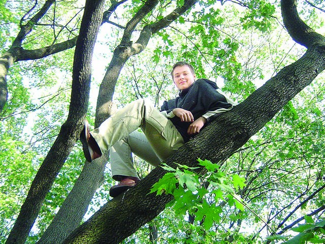 Marek Zieliński do dziś lubi chodzić po drzewach. Nie zniechęciło go nawet to, że parę razy spadł. - Nie trzeba zrażać się paroma niepowodzeniami - mówi.