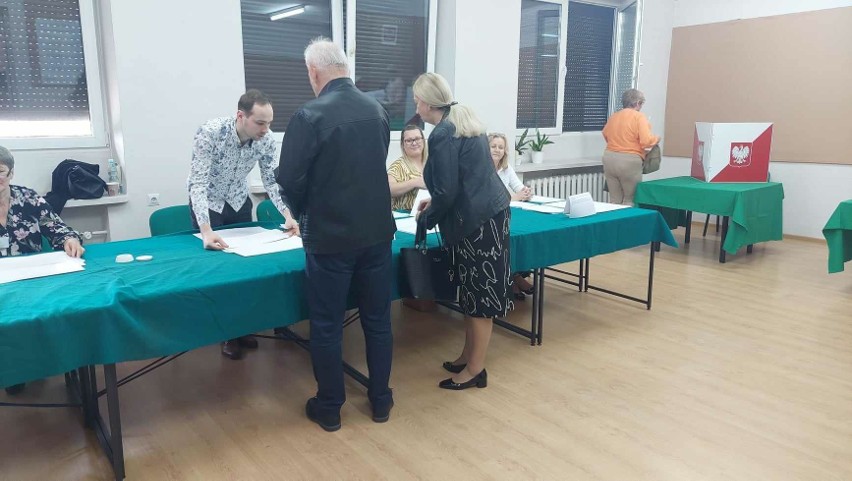 Wybory samorządowe 2024 w powiecie białobrzeskim. Zakończyło się głosowanie. Wybieraliśmy burmistrzów, wójtów i radnych. Oto nasz raport