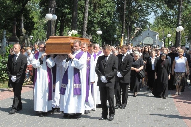 Biskup Stefan Siczek spoczął na cmentarzu przy ulicy Limanowskiego w Radomiu