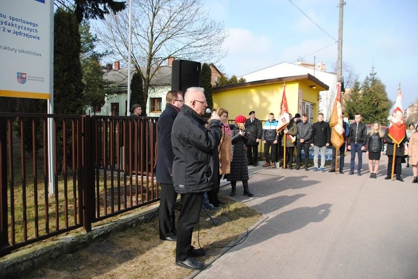 Uroczystości pamięci "Żołnierzy Wyklętych" w Jędrzejowie. Hołd majorowi "Kosowi" i innym bohaterom (ZDJĘCIA)  