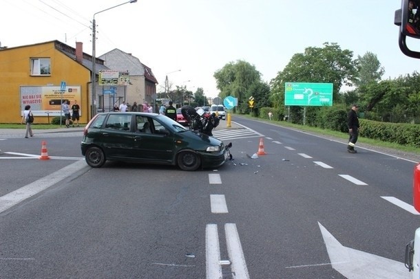 Wypadek Oświęcimu. Ranny motocyklista po zderzeniu z samochodem [ZDJĘCIA]