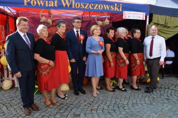 Powiat włoszczowski pięknie zaprezentował się na dożynkach wojewódzkich (ZDJĘCIA)