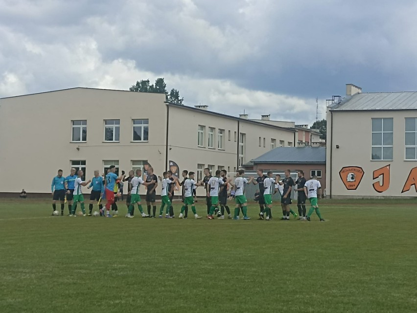 Piłkarze Akcji I Jastrzębia przed meczem z Polonią Iłża