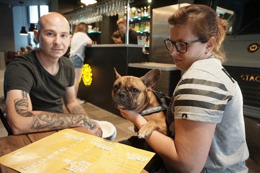 Stacja Street Food w Łodzi wprowadziła specjalne menu dla psów [ZDJĘCIA]