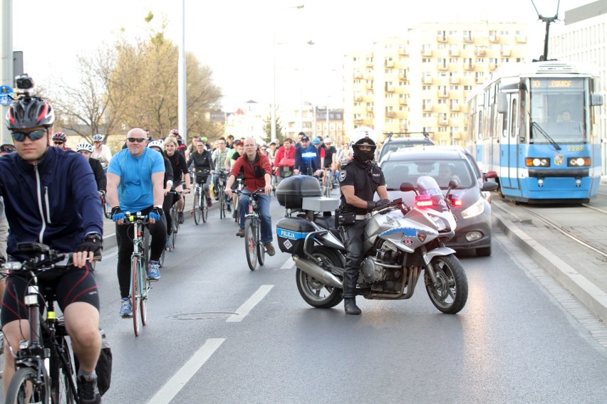 Masa Krytyczna 31.03.2017 we Wrocławiu. Rowerzyści...