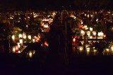Wszystkich Świętych: Cmentarze nocą są piękne! ZDJĘCIA