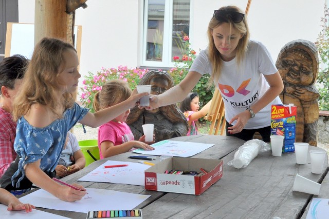W "Wakacyjnych Impresjach z Urszulką" brała udział grupa ponad trzydziestu dzieci wraz z opiekunami.