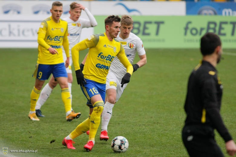 Fortuna 1. Liga. Arka Gdynia zagra z Koroną Kielce. Których piłkarzy pośle do boju trener Dariusz Marzec?