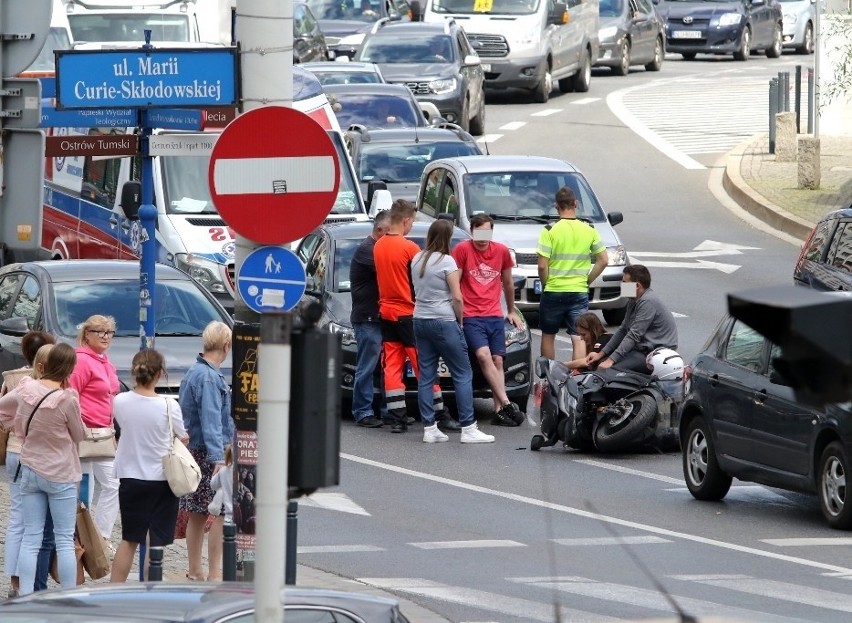 Wypadek z udziałem motocyklisty przy Pasażu Grunwaldzkim...