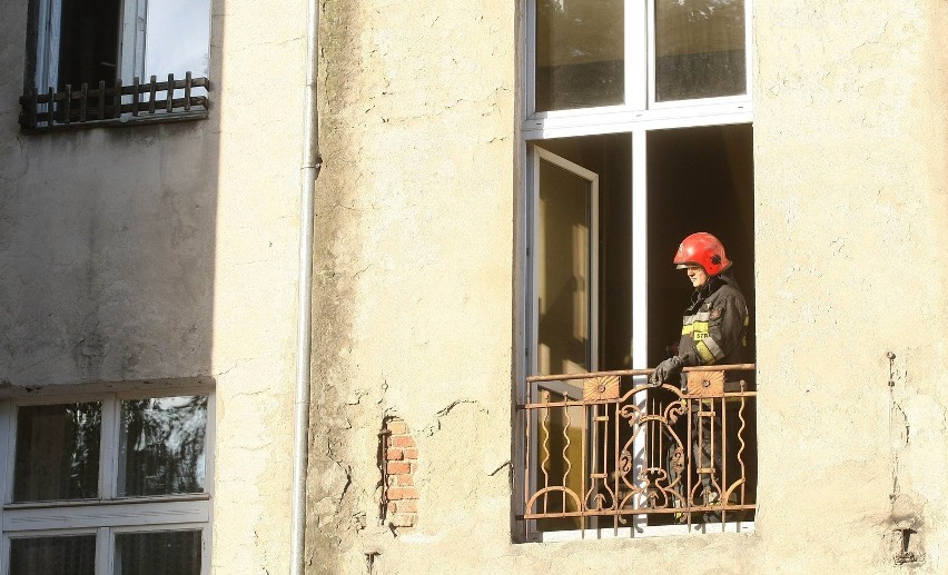 Pożar w kamienicy u zbiegu Pabianickiej i Bednarskiej