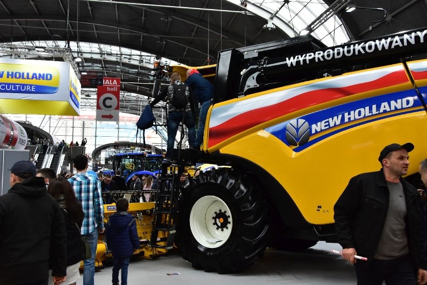 Agrotech 2019 w Kielcach. Cudne i mega nowoczesne ciągniki zachwycają 